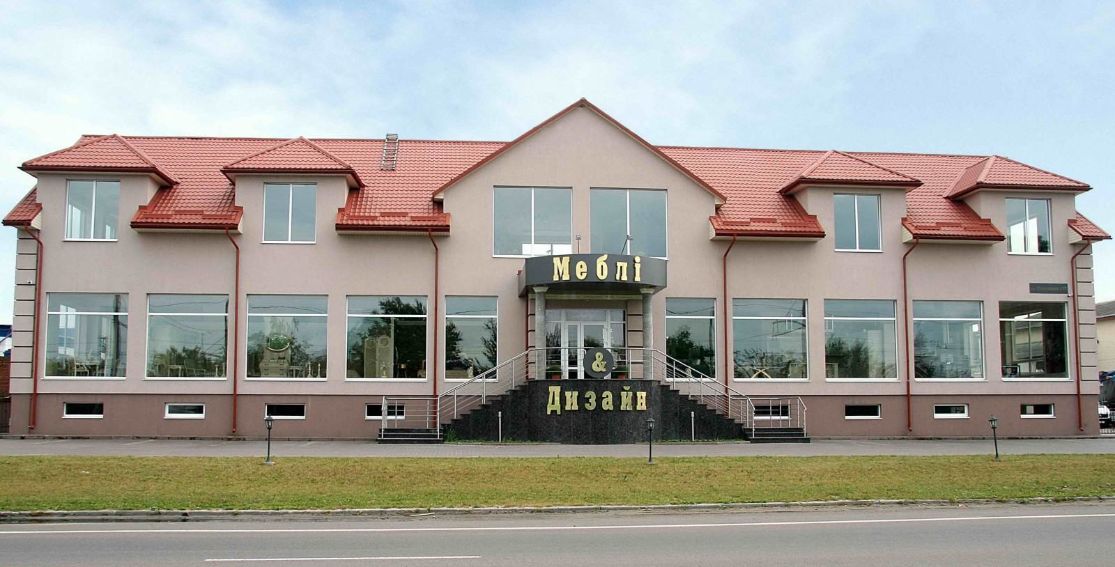 Фасад партнерського шоуруму Vito Palazzo у Луцьку